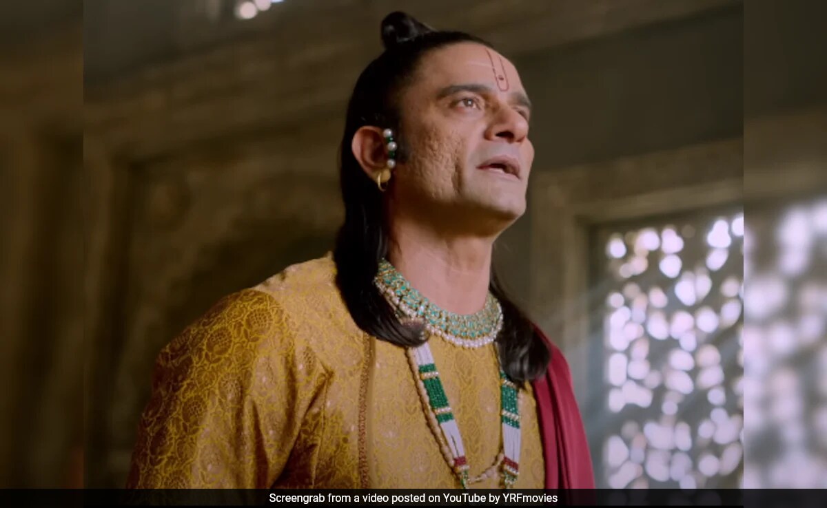 Jaideep Ahlawat Recalls What Aditya Chopra Told Him Before <i>Maharaj</i> Prep