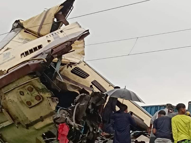 Kanchanjunga Express Accident | Goods Train Rams Into Kanchanjunga Express, 8 Dead