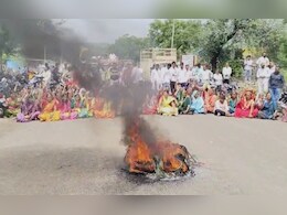 ओबीसी आंदोलन पेटलं; बीडमध्ये महिलांची रस्त्यावर उतरून जाळपोळ
