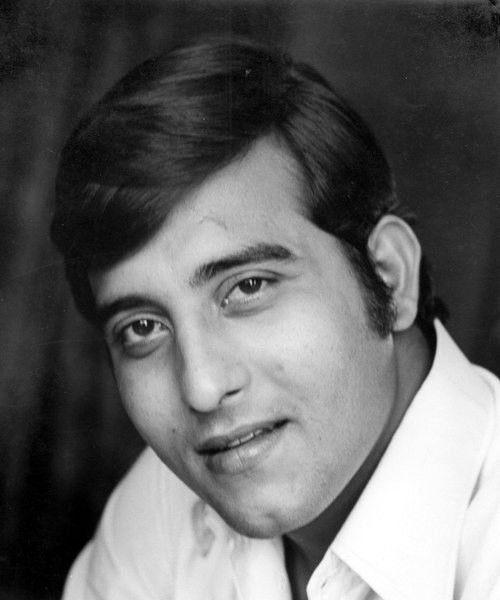 विनोद खन्ना की बैरिस्टर पत्नी की 8 खूबसूरत तस्वीरें, 5वीं देख कहेंगे-ये तो हीरोइन लगती हैं