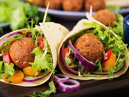 International Falafel Day: आज दुनिया भर में मनाया जा रहा है इंटरनेशनल फलाफल डे, जानें घर पर कैसे बनाएं फलाफल