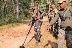 Naxal encounter in Dantewada: दंतेवाड़ा में सुरक्षाबलों ने मार गिराए 6 नक्सली, हथियार बरामद Naxal encounter in Dantewada: दंतेवाड़ा में सुरक्षाबलों ने मार गिराए 6 नक्सली, हथियार बरामद