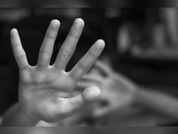 दारुडे वडील, आईने घर सोडलं; 3 अल्पवयीन बहिणींसोबत भयंकर घडलं