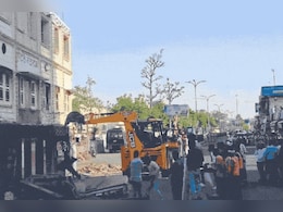 Bulldozer Action: कांग्रेस नेता के होटल पर चला बुलडोजर, नोटिस के बाद नहीं हटाया अतिक्रमण तो हुई कार्रवाई