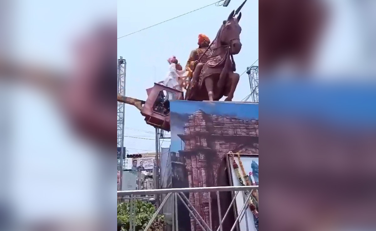 Video: Crane Crash At Maharana Pratap's Birth Anniversary Event In Bhopal