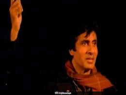 अमिताभ की इस फिल्म का सीन कॉपी करने के लिए थिएटर की बालकनी से कूद गया था शख्स, मुश्किल से बची जान, पता है फिल्म का नाम? अमिताभ की इस फिल्म का सीन कॉपी करने के लिए थिएटर की बालकनी से कूद गया था शख्स, मुश्किल से बची जान, पता है फिल्म का नाम?