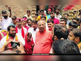 मंत्री के भाषण की वजह से गांव में बना तनाव का माहौल, जल्दी निकलने पर होना पड़ा मजबूर मंत्री के भाषण की वजह से गांव में बना तनाव का माहौल, जल्दी निकलने पर होना पड़ा मजबूर