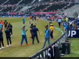 T20 World Cup - Viral Video: Fan Calls Pakistan Star "Fixer", Internet Says 'Bewakoof Log'