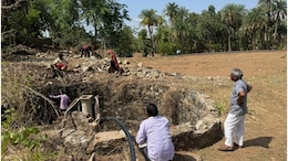 Rajasthan: किसान बने मंत्री बाबूलाल खराड़ी, खेत का कुआं ठीक करते हुए सुनी जनसमस्याएं, देखें VIDEO