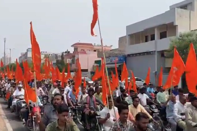 दुकानदारों ने वाहन रैली निकाल कर जताया विरोध दुकानदारों ने वाहन रैली निकाल कर जताया विरोध