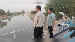 Rajasthan: गंगनहर में मृत मुर्गियां आने के बाद कलेक्टर ने किया गंगनहर प्रणाली का निरीक्षण