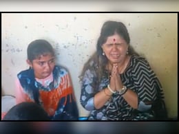 आत्महत्या थांबवा अन्यथा राजकारण सोडेन; पंकजा मुंडेंना अश्रू अनावर