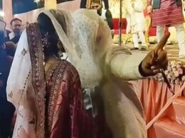 एंट्री पर दूल्हे ने 'सत्या' के गाने पर किया ऐसा डांस दुल्हन का बन गया मुंह, स्टेज से नीचे उतरते ही पार कर दी हद, लोग बोले- भाग जाओ दीदी एंट्री पर दूल्हे ने 'सत्या' के गाने पर किया ऐसा डांस दुल्हन का बन गया मुंह, स्टेज से नीचे उतरते ही पार कर दी हद, लोग बोले- भाग जाओ दीदी