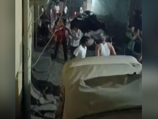 Bricks Fly Everywhere As 2 Groups Fight Over Leaving Buffaloes On Narrow Road