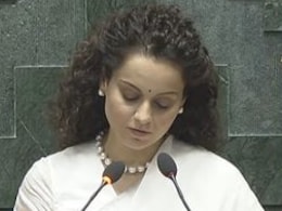 शपथ ग्रहण : लोकसभा में संसद सदस्यों ने ली शपथ, दिखी भाषाई विविधता की झलक