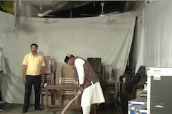 T20 World Cup Final: अपने बंगले पर बैटिंग करते नजर आए मंत्री विश्वास सारंग T20 World Cup Final: अपने बंगले पर बैटिंग करते नजर आए मंत्री विश्वास सारंग