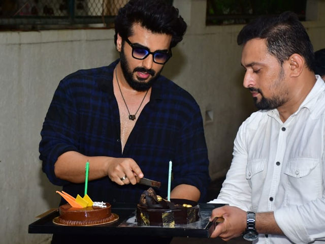 Arjun Kapoor Cuts Cake, Celebrates His Birthday With Paps