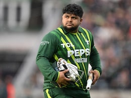 "We All Enjoy Burgers...": Ex-Pakistan Skipper's Brutal Advice For Azam Khan "We All Enjoy Burgers...": Ex-Pakistan Skipper's Brutal Advice For Azam Khan