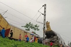 Opposition Targets Government Over Bengal Train Accident, Minister Responds Opposition Targets Government Over Bengal Train Accident, Minister Responds