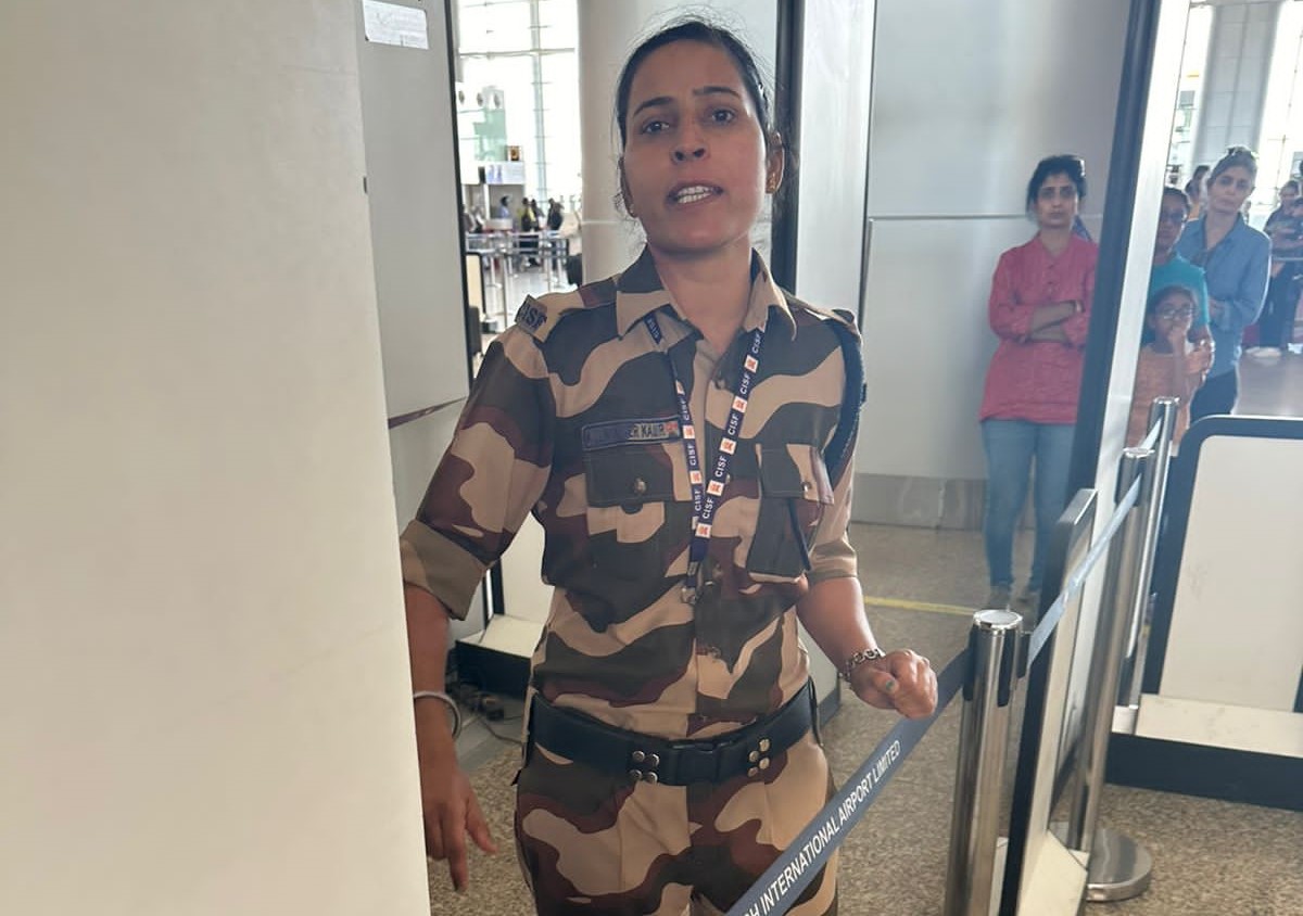 "Can Lose 1,000 Jobs For Mother's Respect": Cop Who Slapped Kangana Ranaut