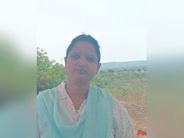महिला तलाठ्याला ट्रॅक्टरखाली चिरडण्याचा प्रयत्न, वाळू माफीयांचे भयंकर कृत्य महिला तलाठ्याला ट्रॅक्टरखाली चिरडण्याचा प्रयत्न, वाळू माफीयांचे भयंकर कृत्य