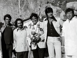 किसी को 1 लाख तो किसी को 15 हजार, शोले के जय-वीरू से लेकर बसंती तक, जानें पूरी स्टारकास्ट की फीस किसी को 1 लाख तो किसी को 15 हजार, शोले के जय-वीरू से लेकर बसंती तक, जानें पूरी स्टारकास्ट की फीस