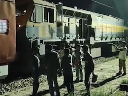 सासाराम-रांची इंटरसिटी एक्सप्रेस में अफवाह फैलने से हादसा, 3 यात्रियों की मौत और कई घायल सासाराम-रांची इंटरसिटी एक्सप्रेस में अफवाह फैलने से हादसा, 3 यात्रियों की मौत और कई घायल