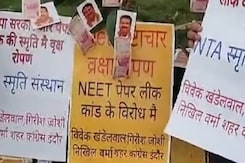 NEET Paper Leak: NEET गड़बड़ी पर NTA के खिलाफ Congress का जमकर बवाल! NEET Paper Leak: NEET गड़बड़ी पर NTA के खिलाफ Congress का जमकर बवाल!