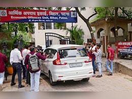NEET पेपर लीक केस में CBI ने बिहार में तेज की जांच, कई जिलों में मारी रेड NEET पेपर लीक केस में CBI ने बिहार में तेज की जांच, कई जिलों में मारी रेड