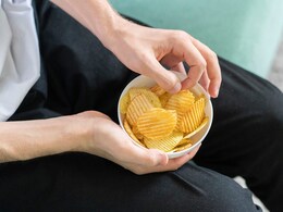 Struggling To Stop Mindless Munching? Here's What Nutritionist Suggests To Break The Habit