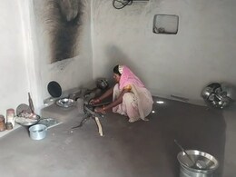 Chhattisgarh में मुआवजे के लिए भटक रही पत्नी: 2 लाख के लिए 2 साल से विभाग का काट रही&nbsp;चक्कर