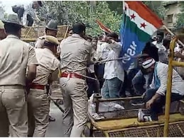 NEET परीक्षा का विरोध कर रहे NSUI कार्यकर्ताओं पर कोटा पुलिस ने किया लाठीचार्ज, देखें वीडियो NEET परीक्षा का विरोध कर रहे NSUI कार्यकर्ताओं पर कोटा पुलिस ने किया लाठीचार्ज, देखें वीडियो
