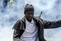 Kenya में सरकार के ख़िलाफ़ हिंसक प्रदर्शन, संसद भवन के एक हिस्से में लगी आग Kenya में सरकार के ख़िलाफ़ हिंसक प्रदर्शन, संसद भवन के एक हिस्से में लगी आग