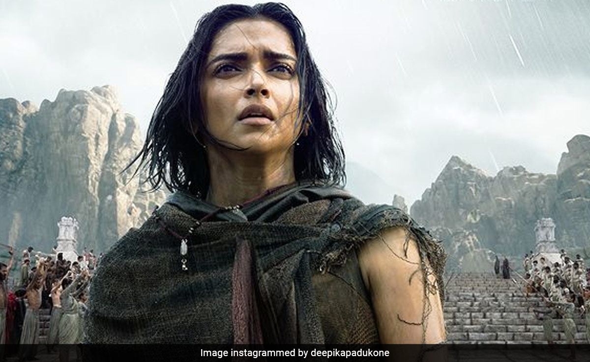 On Deepika Padukone's <i>Kalki</i> New Poster, Ranveer Singh Wrote, "Stunner"