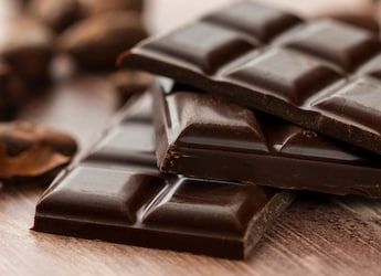 Berries To Dark Chocolate: Nutritionist Suggests 4 Foods For 'Anti-Inflammatory Snack Plate'