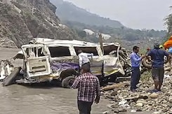 10 Dead As Tempo Traveller With 23 People Falls Into Gorge In Uttarakhand 10 Dead As Tempo Traveller With 23 People Falls Into Gorge In Uttarakhand