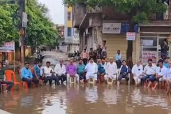 Gwalior: बारिश लोगों के लिए बनी आफत तो हो गया बवाल ! Gwalior: बारिश लोगों के लिए बनी आफत तो हो गया बवाल !