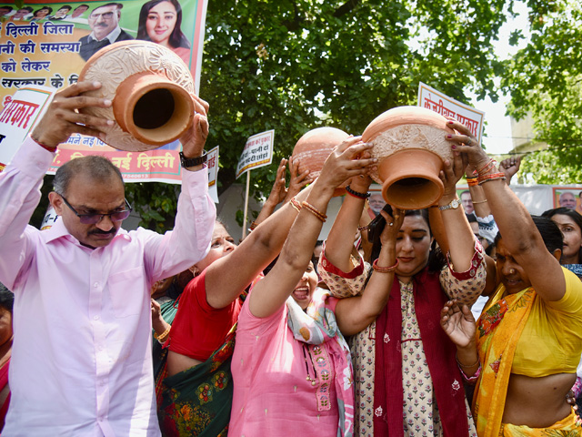 BJP MP Bansuri Swaraj Stages 'Mataka Phod' Protest Over Delhi Water Crisis
