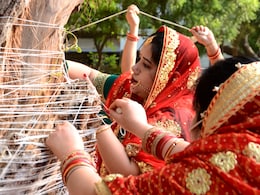 Vat Savitri Vrat 2025 Muhurat: आज रखा जाएगा वट सावित्री व्रत, यहां जानें पूज का शुभ मुहूर्त और सही विधि Vat Savitri Vrat 2025 Muhurat: आज रखा जाएगा वट सावित्री व्रत, यहां जानें पूज का शुभ मुहूर्त और सही विधि