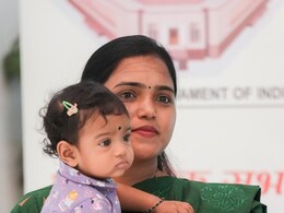 बच्चे को गोद में लेकर संसद पहुंचीं यह महिला सांसद कौन हैं? बच्चे को गोद में लेकर संसद पहुंचीं यह महिला सांसद कौन हैं?