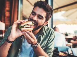 Nutritionist Shares Foods To Eat When You Are Travelling Nutritionist Shares Foods To Eat When You Are Travelling