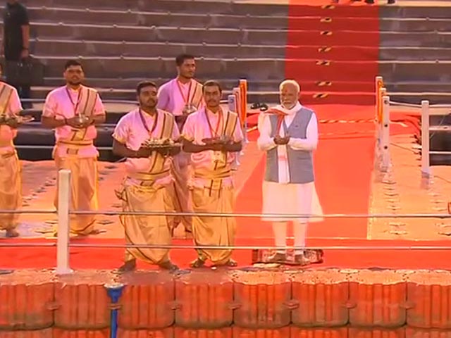 PM Modi Participates In 'Ganga Aarti' In First Varanasi Visit Post Polls