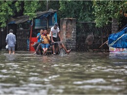 कोई डूबा, कोई फंसा, कोई तैरा... दिल्ली पर आज क्या-क्या गुजरी, ये तस्वीरें बता रहीं पूरी कहानी कोई डूबा, कोई फंसा, कोई तैरा... दिल्ली पर आज क्या-क्या गुजरी, ये तस्वीरें बता रहीं पूरी कहानी