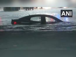 Delhi Rain Video: दिल्ली के मिंटो ब्रिज पर खौफनाक नजारा, बारिश में डूब गई कार