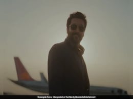<i>Sarfira</i> Trailer: Don't Blink Or You'll Miss Suriya's Cameo In Akshay Kumar's Film <i>Sarfira</i> Trailer: Don't Blink Or You'll Miss Suriya's Cameo In Akshay Kumar's Film