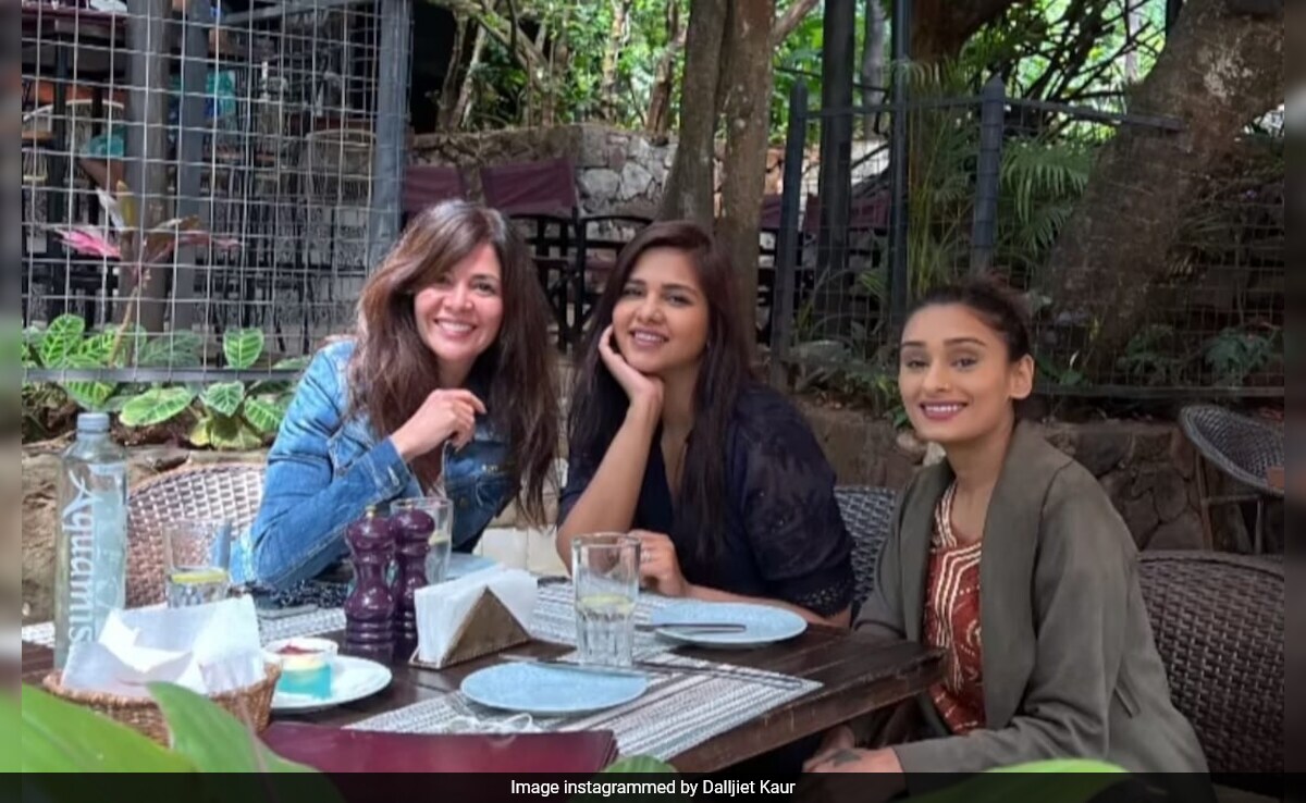 Amid Separation From Nikhil Patel, Dalljiet Kaur Hangs Out With Her "Girl Squad" In Kenya