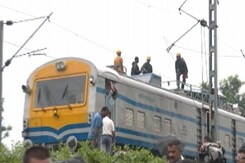 Kanchanjungha Express Accident: हादसे के बाद पटरियों की मरम्मत का काम पूरा, दोबारा शुरु हुआ आवागमन Kanchanjungha Express Accident: हादसे के बाद पटरियों की मरम्मत का काम पूरा, दोबारा शुरु हुआ आवागमन