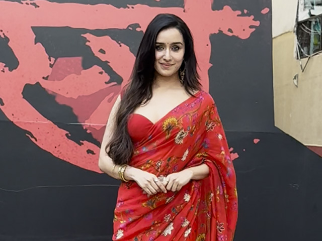 Shraddha Kapoor Unveils <i>Stree 2</i> Poster