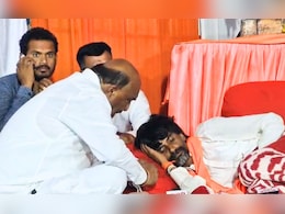 खासदार संदीपान भुमरे मनोज जरांगेंच्या भेटीला, जवळपास 45 मिनिटे आंदोलनस्थळी थांबले खासदार संदीपान भुमरे मनोज जरांगेंच्या भेटीला, जवळपास 45 मिनिटे आंदोलनस्थळी थांबले