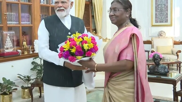PM मोदी ने राष्ट्रपति से मिलकर पेश किया नई सरकार बनाने का दावा